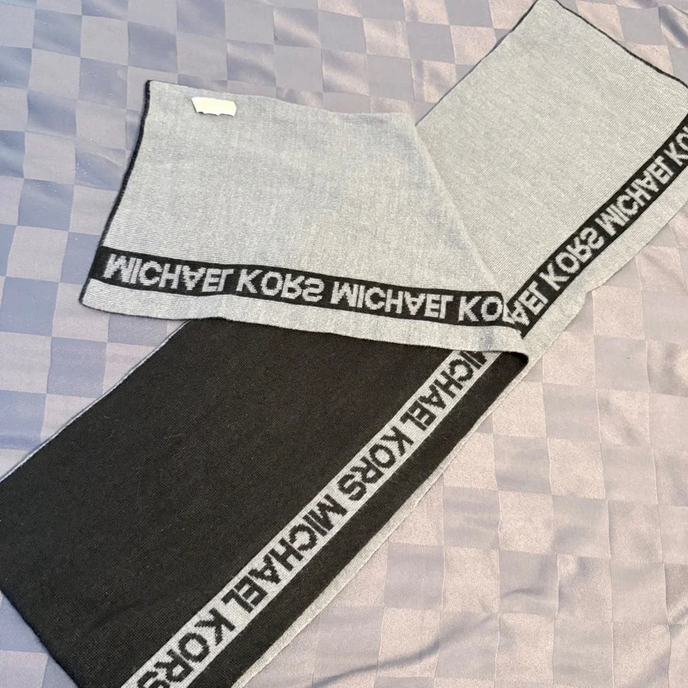 Michael Kors Reversible Logo Scarf Black Gray Knit 70